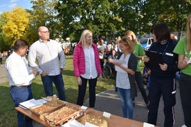 Stalowa Wola. IV Piknik Sąsiedzki. Konkurs na najlepsze ciasto.