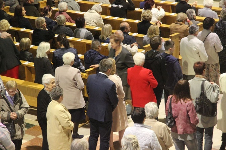 Wprowadzenie figury św. Michała Archanioła w parafii pw. NMP Królowej Polski w Świdnicy