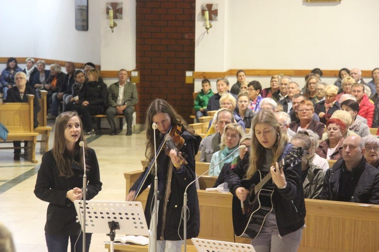 Wprowadzenie figury św. Michała Archanioła w parafii pw. NMP Królowej Polski w Świdnicy