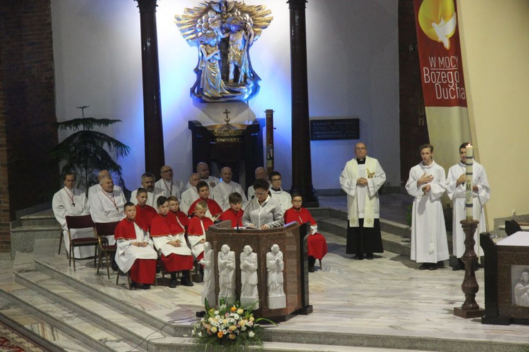 Wprowadzenie figury św. Michała Archanioła w parafii pw. NMP Królowej Polski w Świdnicy