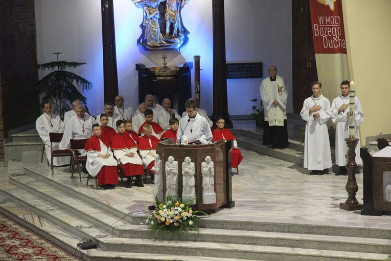 Wprowadzenie figury św. Michała Archanioła w parafii pw. NMP Królowej Polski w Świdnicy