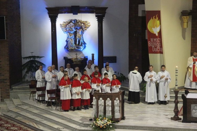 Wprowadzenie figury św. Michała Archanioła w parafii pw. NMP Królowej Polski w Świdnicy