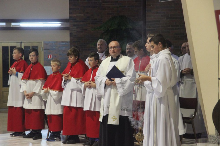 Wprowadzenie figury św. Michała Archanioła w parafii pw. NMP Królowej Polski w Świdnicy