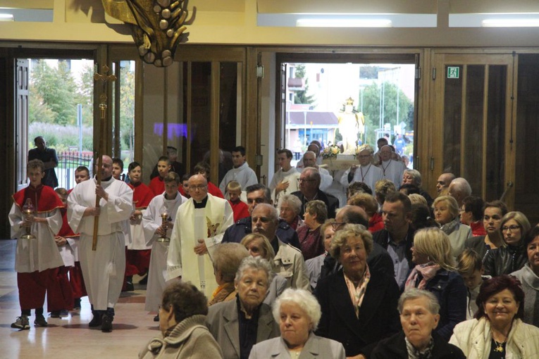 Wprowadzenie figury św. Michała Archanioła w parafii pw. NMP Królowej Polski w Świdnicy