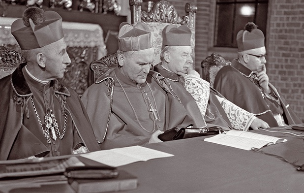 Abp Antoni Baraniak oraz księża kardynałowie Karol Wojtyła, Stefan Wyszyński i Bolesław Kominek (na zdjęciu) są jednymi z bohaterów książki  o Episkopacie Polski.