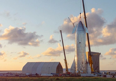 Wizualizacje rakiet kosmicznych, których budowę finansuje ekscentryczny miliarder Elon Musk, robią wielkie wrażenie.