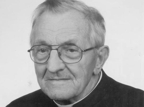 Ks. Jan Sposób pełnił posługę duszpasterską w Woźniakowie od 1984 roku.