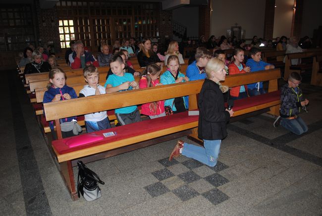 Stalowa Wola. Różaniec u michalitów