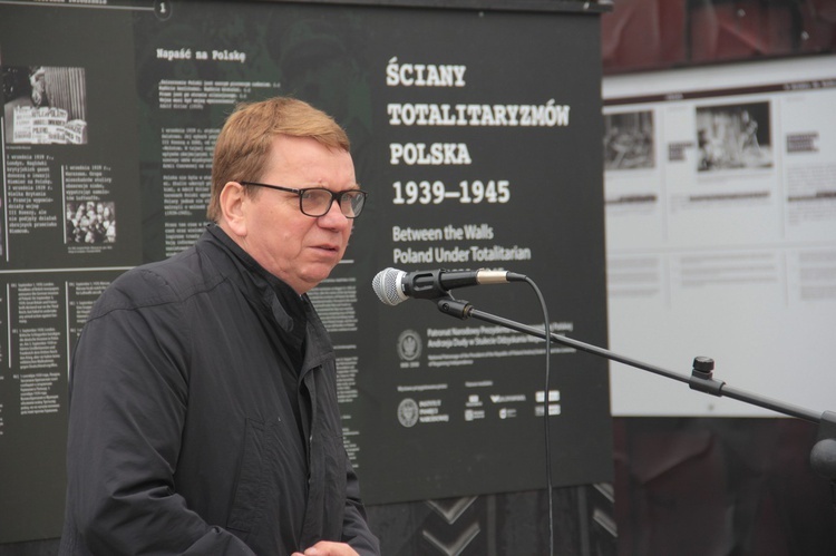 Wystawa "Ściany totalitaryzmów. Polska 1939-1945"