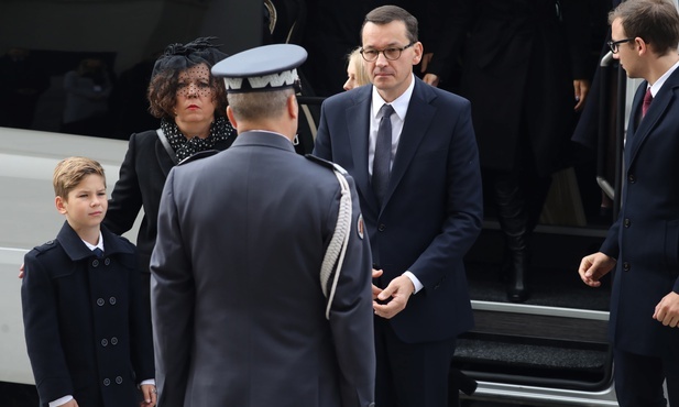 Na Wojskowych Powązkach rozpoczęła się ceremonia pogrzebowa Kornela Morawieckiego
