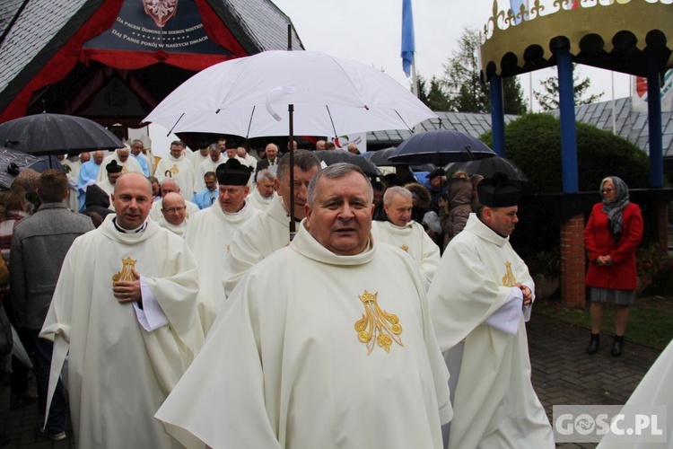 Pielgrzymka Róż Żywego Różańca do Rokitna