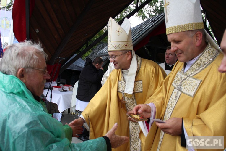 Pielgrzymka Róż Żywego Różańca do Rokitna