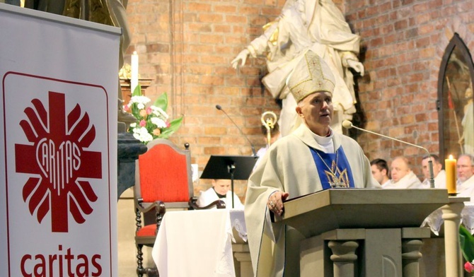 Bp Iwanecki: miłosierdzie czyni nas jako chrześcijan wiarygodnymi 