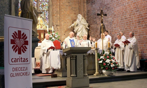 Bp Iwanecki: miłosierdzie czyni nas jako chrześcijan wiarygodnymi 