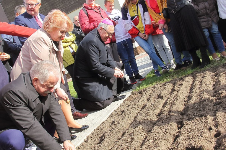 Symbol banalny, ale ważny. Pola Nadziei w hospicjum w Darłowie