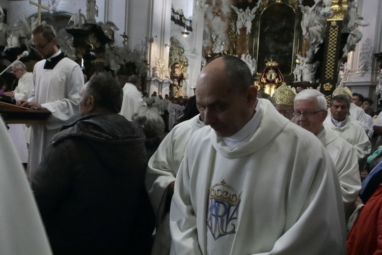 Tysiące płatków Róż Żywego Różańca