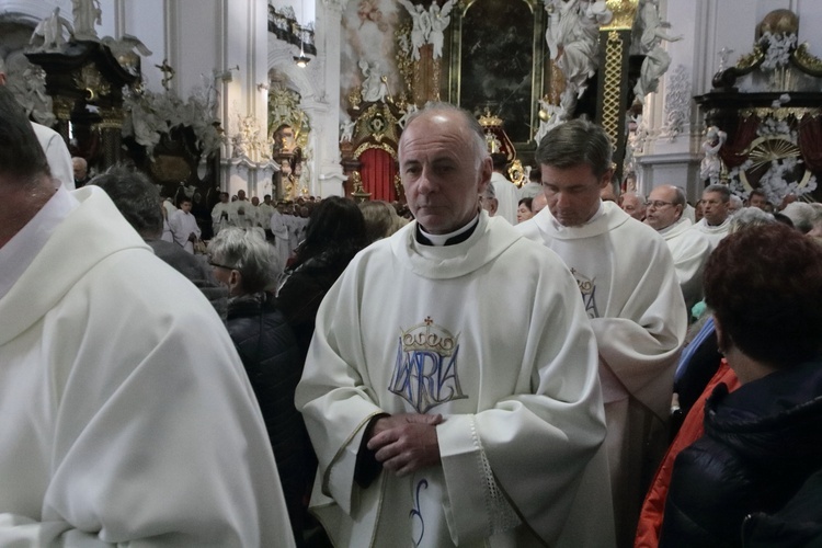 Tysiące płatków Róż Żywego Różańca