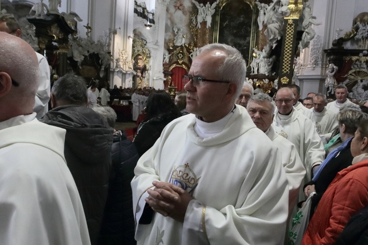 Tysiące płatków Róż Żywego Różańca