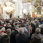 Tysiące płatków Róż Żywego Różańca