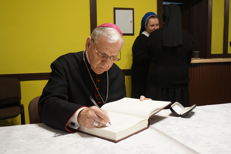 Pielgrzymka osób konsekrowanych do sanktuarium Matki Bożej Nieustającej Pomocy w Gliwicach 