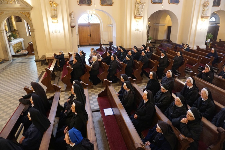 Pielgrzymka osób konsekrowanych do sanktuarium Matki Bożej Nieustającej Pomocy w Gliwicach 