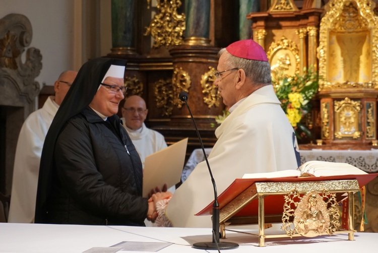 Pielgrzymka osób konsekrowanych do sanktuarium Matki Bożej Nieustającej Pomocy w Gliwicach 