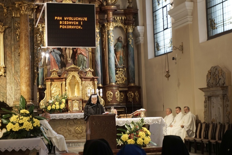 Pielgrzymka osób konsekrowanych do sanktuarium Matki Bożej Nieustającej Pomocy w Gliwicach 