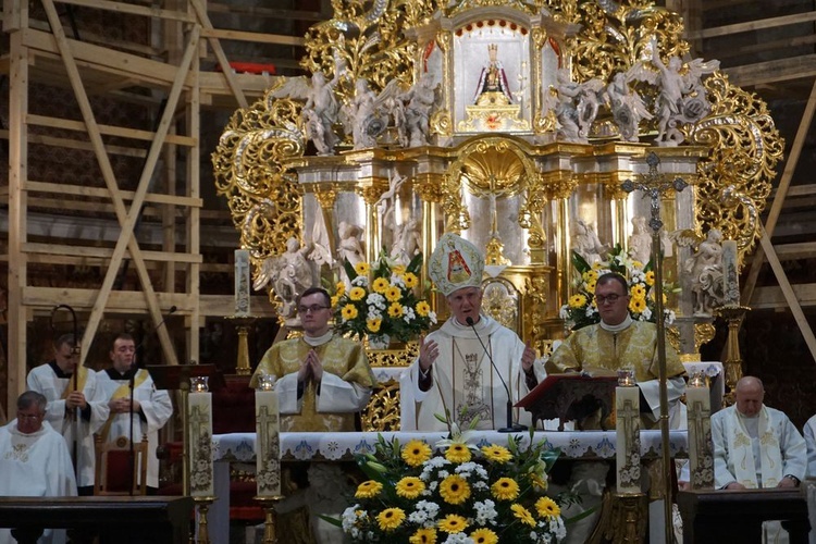 Diecezjalna pielgrzymka róż różańcowych do Barda