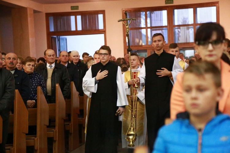 Relikwie dzieci fatimskich w Łękach Górnych