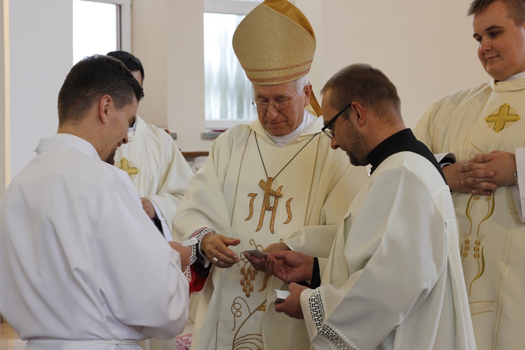 Promocja szafarzy nadzwyczajnych diecezji łowickej