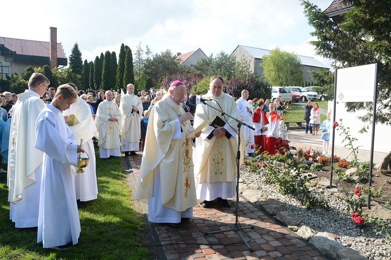 Poświęcenie Drogi Małżeńskiej w Opolu-Winowie