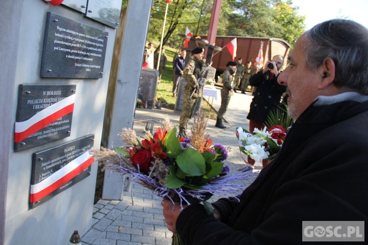 Uroczystości przy pomniku Ofiar Ludobójstwa w Zielonej Górze (Łężyca)