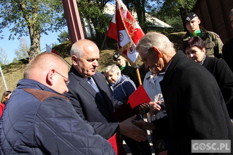 Uroczystości przy pomniku Ofiar Ludobójstwa w Zielonej Górze (Łężyca)