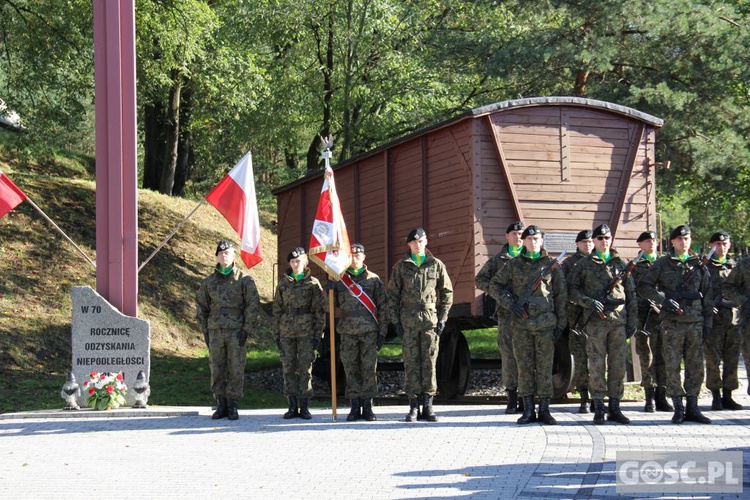 Uroczystości przy pomniku Ofiar Ludobójstwa w Zielonej Górze (Łężyca)