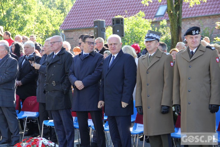 Uroczystości przy pomniku Ofiar Ludobójstwa w Zielonej Górze (Łężyca)