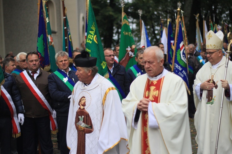 Pielgrzymka hodowców gołębi i orkiestr kalwaryjskich