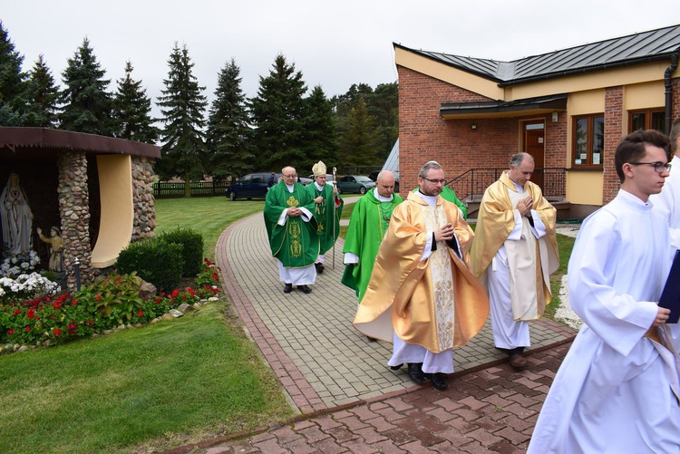 Poświęcenie kościoła w Brzezinach Stojeszyńskich. 