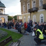 Modlitwa mężczyzn na ulicach Radomia