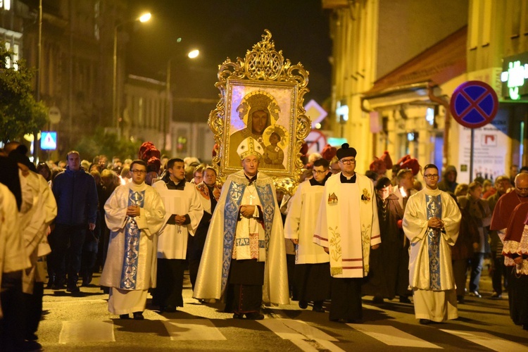 Suma i procesja różańcowa w bocheńskim sanktuarium