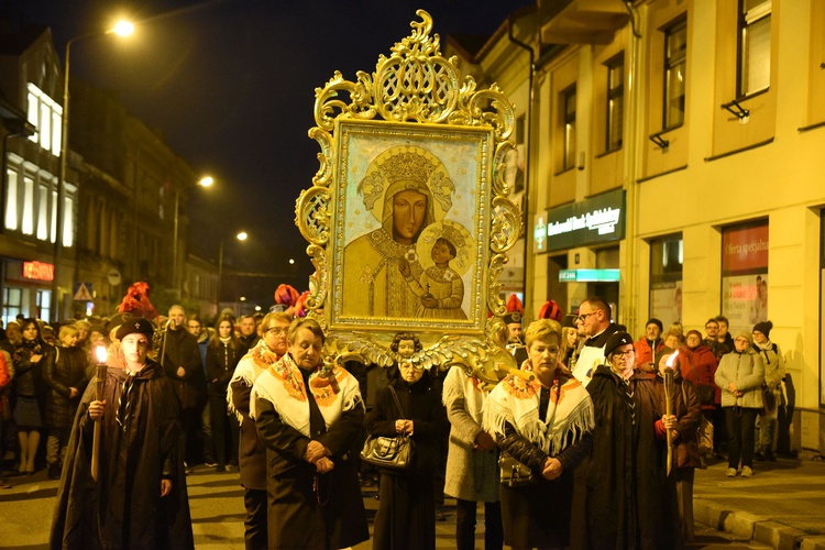 Suma i procesja różańcowa w bocheńskim sanktuarium