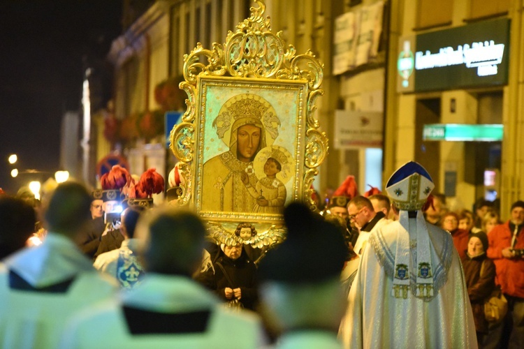 Suma i procesja różańcowa w bocheńskim sanktuarium