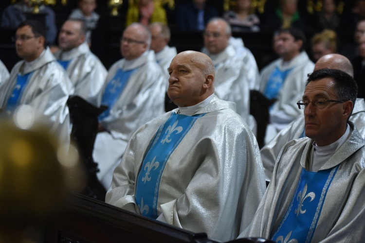 Suma i procesja różańcowa w bocheńskim sanktuarium