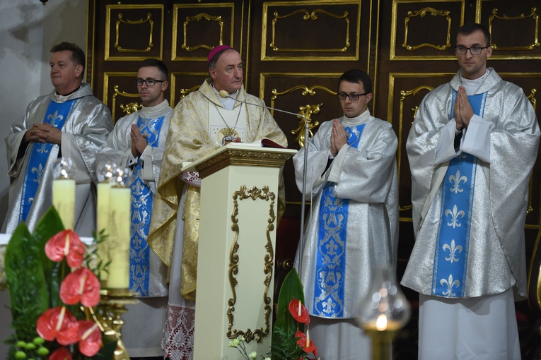 Suma i procesja różańcowa w bocheńskim sanktuarium