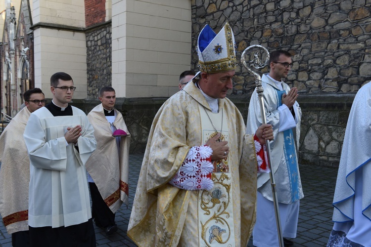 Suma i procesja różańcowa w bocheńskim sanktuarium