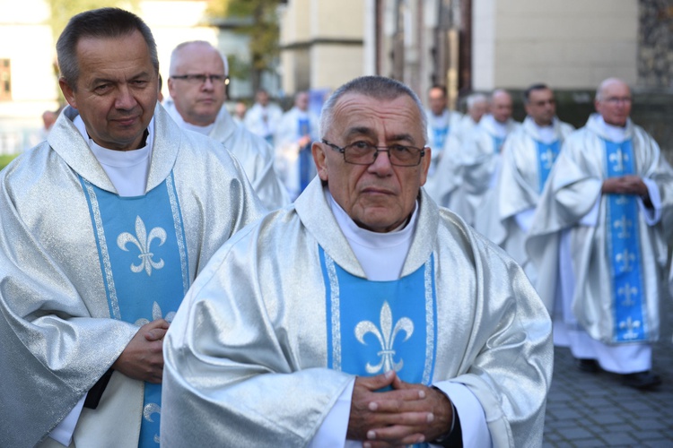 Suma i procesja różańcowa w bocheńskim sanktuarium