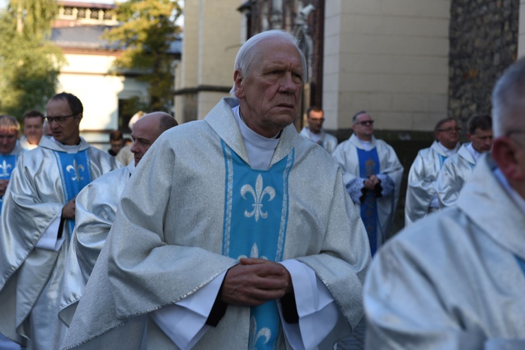 Suma i procesja różańcowa w bocheńskim sanktuarium