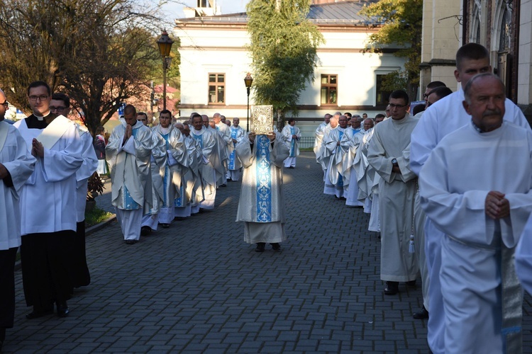 Suma i procesja różańcowa w bocheńskim sanktuarium