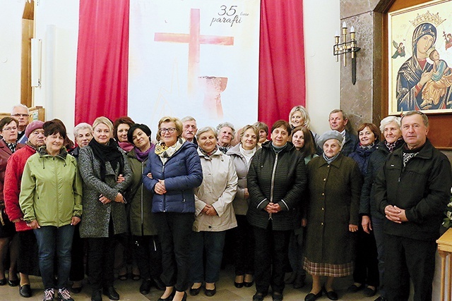 Wierni licznie uczestniczą  w pielgrzymkach.