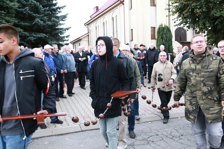 Męski różaniec w Dębicy