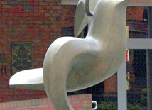 Pomnik Ducha Świętego przed Centrum Edukacyjnym im. Jana Pawła II.